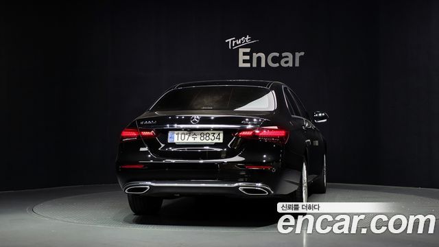 Mercedes-Benz E-Class 2022 — photo 4