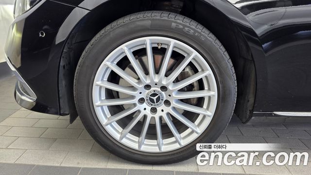 Mercedes-Benz E-Class 2022 — photo 5