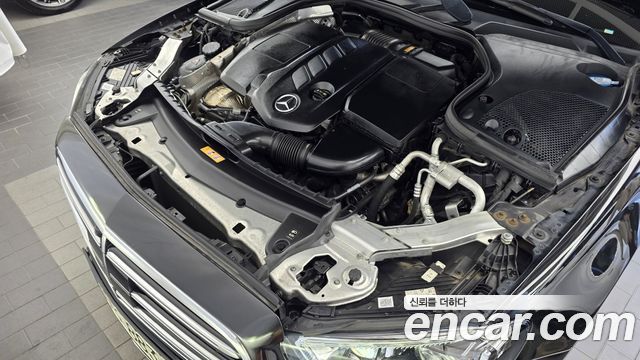 Mercedes-Benz E-Class 2022 — photo 6