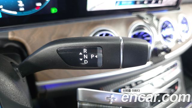 Mercedes-Benz E-Class 2022 — photo 12