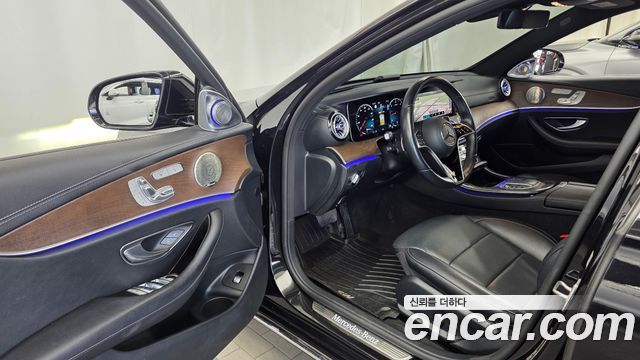 Mercedes-Benz E-Class 2022 — photo 13