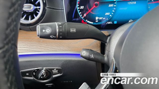 Mercedes-Benz E-Class 2022 — photo 27