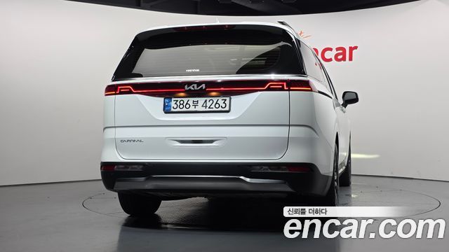 Kia Canival 2023 — photo 4