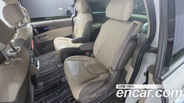 Kia Canival 2023 — photo 17