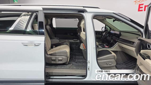 Kia Canival 2023 — photo 19