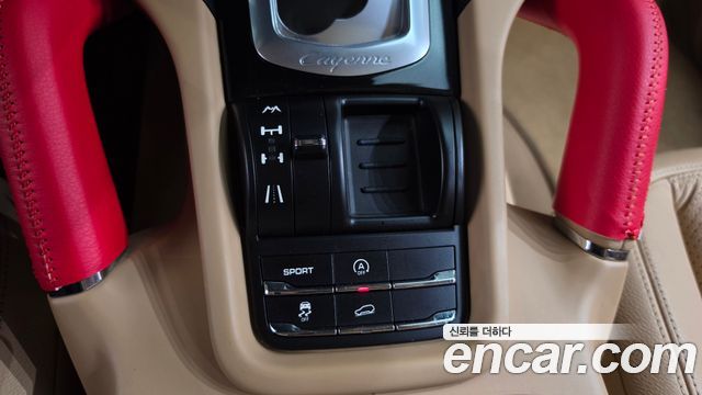 Porsche Cayenne 2012 — photo 16