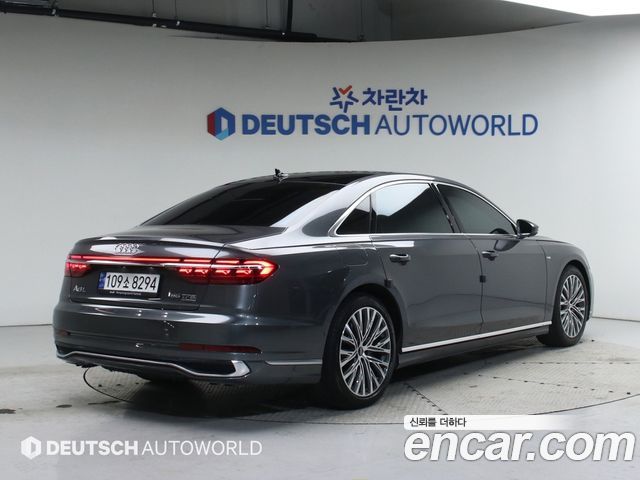 Audi A8 2022 — photo 2