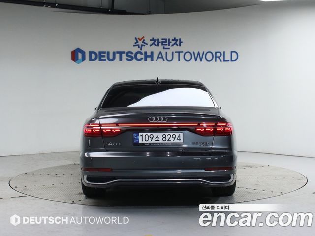 Audi A8 2022 — photo 4