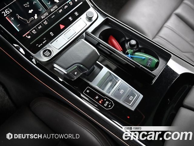 Audi A8 2022 — photo 9