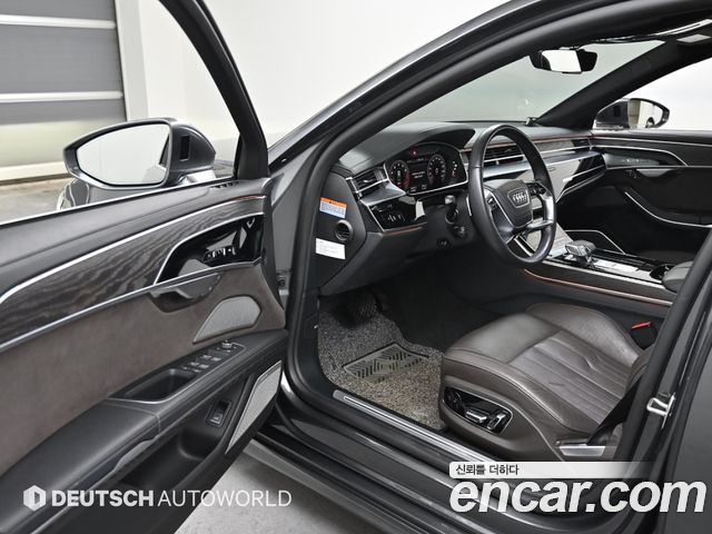 Audi A8 2022 — photo 11