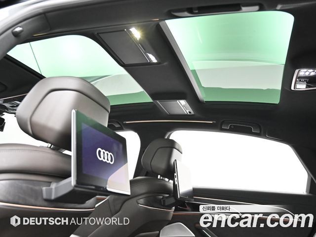 Audi A8 2022 — photo 19