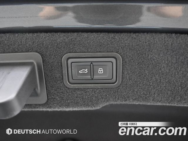 Audi A8 2022 — photo 20
