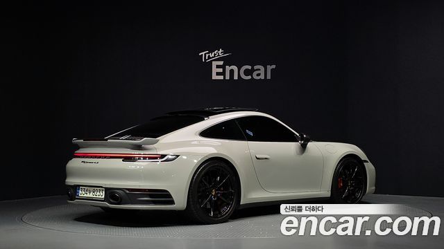 Porsche 911 2021 — photo 2