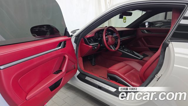 Porsche 911 2021 — photo 13
