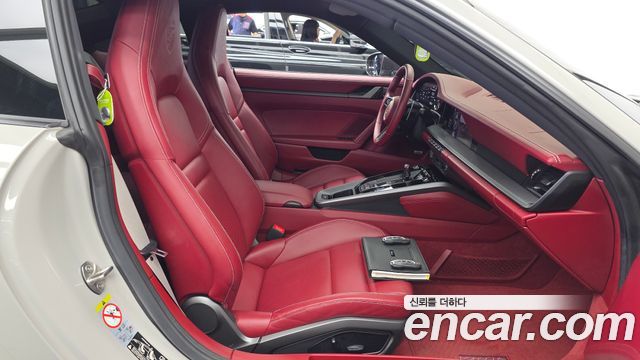 Porsche 911 2021 — photo 17