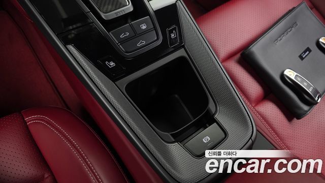 Porsche 911 2021 — photo 23