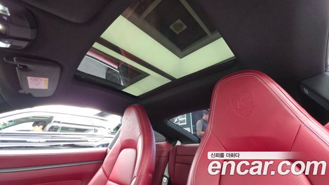 Porsche 911 2021 — photo 25