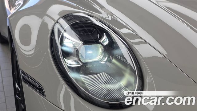 Porsche 911 2021 — photo 8