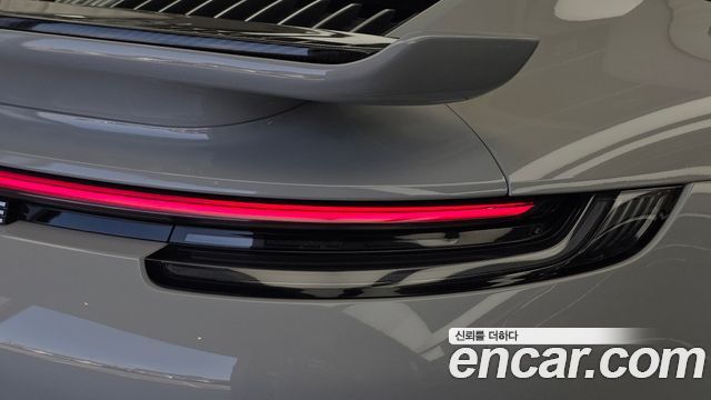 Porsche 911 2021 — photo 9