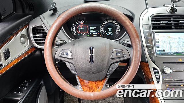 Lincoln MKX 2017 — photo 13