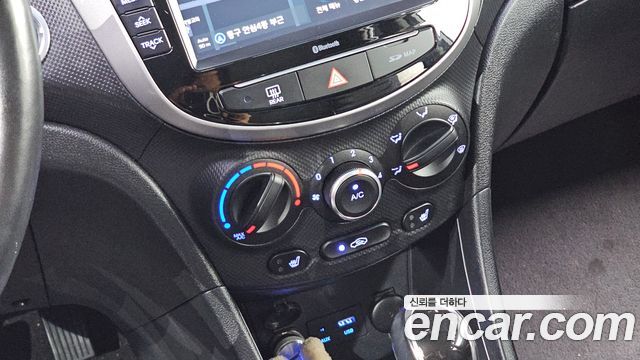 Hyundai Accent 2019 — photo 16
