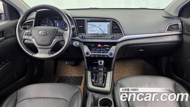 Hyundai AVANTE 2017 — photo 10
