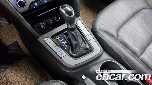 Hyundai AVANTE 2017 — photo 12