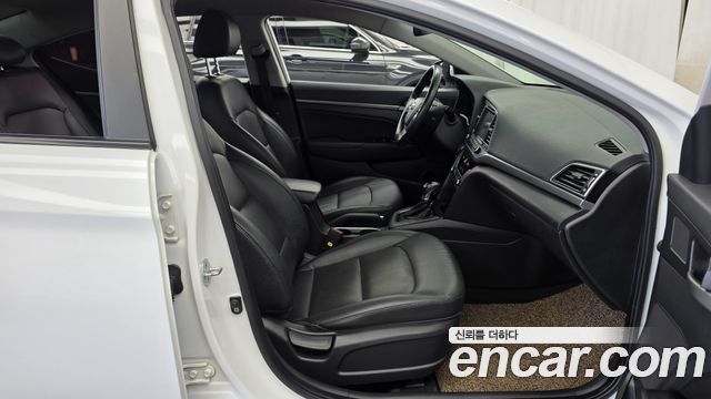 Hyundai AVANTE 2017 — photo 17