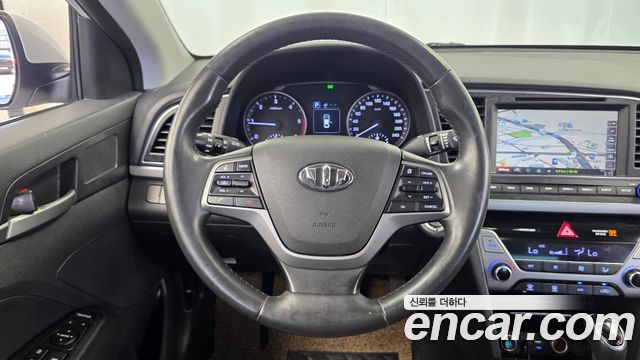 Hyundai AVANTE 2017 — photo 19