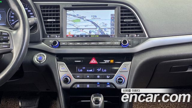 Hyundai AVANTE 2017 — photo 20