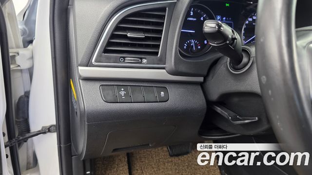 Hyundai AVANTE 2017 — photo 22