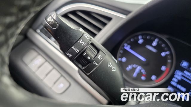 Hyundai AVANTE 2017 — photo 25