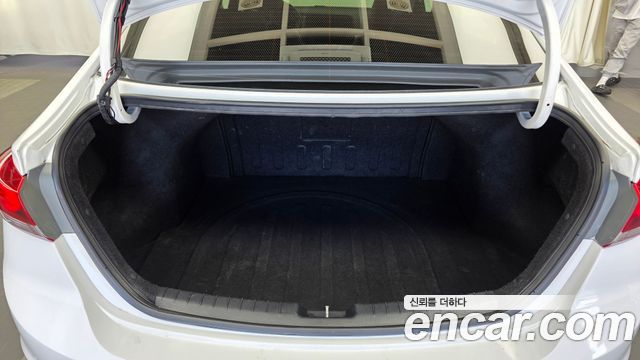 Hyundai AVANTE 2017 — photo 26