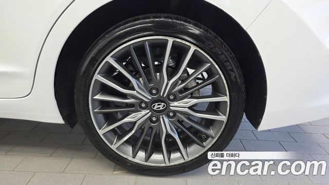 Hyundai AVANTE 2017 — photo 7