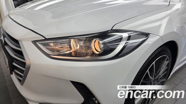 Hyundai AVANTE 2017 — photo 8