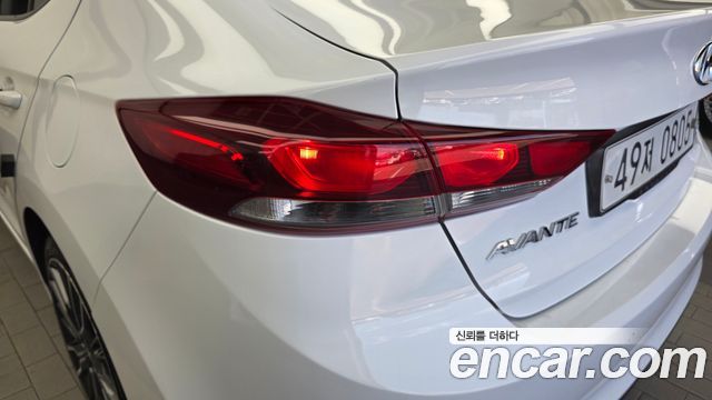 Hyundai AVANTE 2017 — photo 9