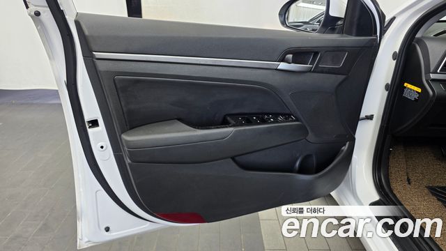 Hyundai AVANTE 2017 — photo 14