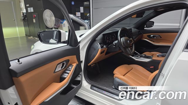 BMW 3-Series 2023 — photo 13