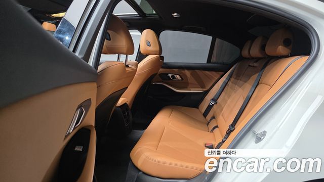 BMW 3-Series 2023 — photo 18