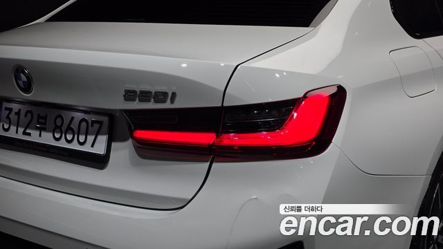 BMW 3-Series 2023 — photo 9