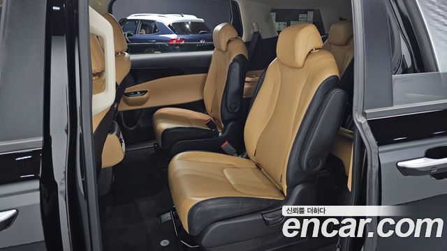 Kia Canival 2023 — photo 12