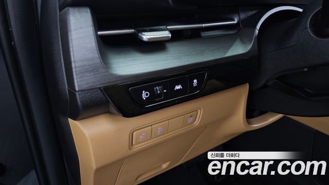Kia Canival 2023 — photo 17