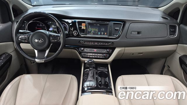 Kia Canival 2016 — photo 10