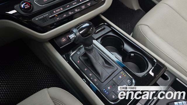 Kia Canival 2016 — photo 12