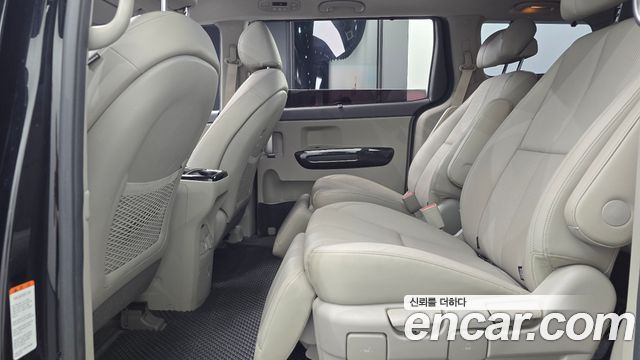 Kia Canival 2016 — photo 13