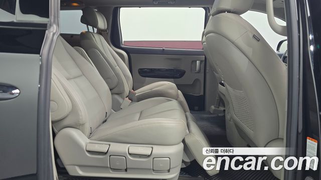Kia Canival 2016 — photo 17