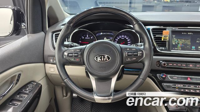 Kia Canival 2016 — photo 18