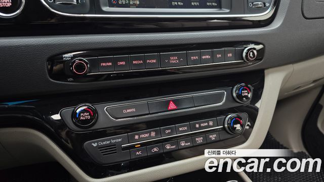 Kia Canival 2016 — photo 21