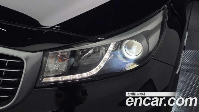 Kia Canival 2016 — photo 8