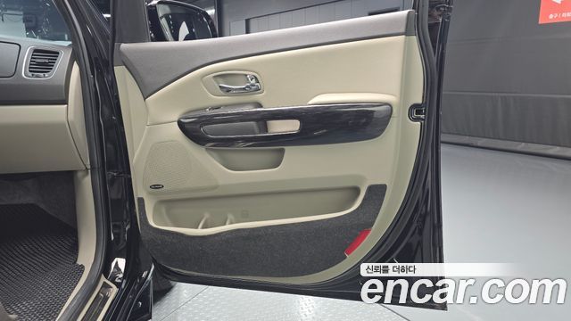 Kia Canival 2016 — photo 14